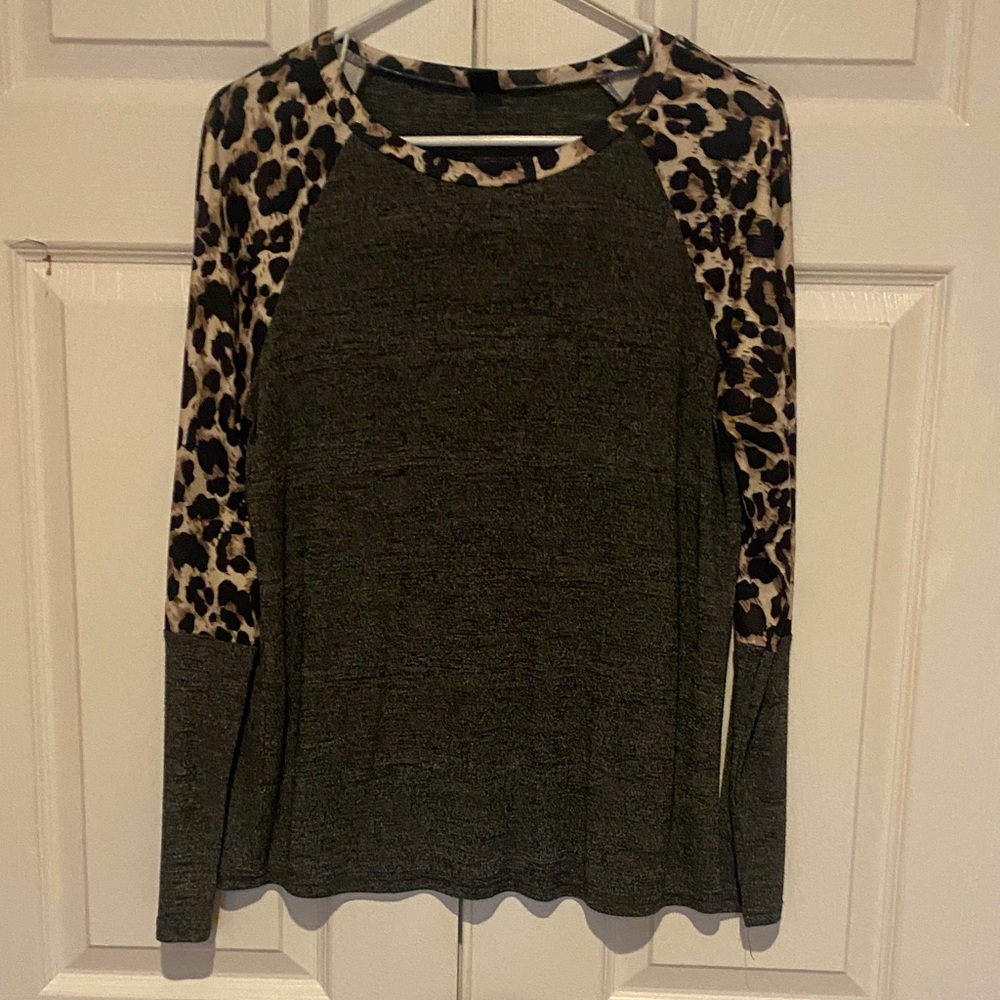 SHEIN Gray Top with Leopard Print Sleeves